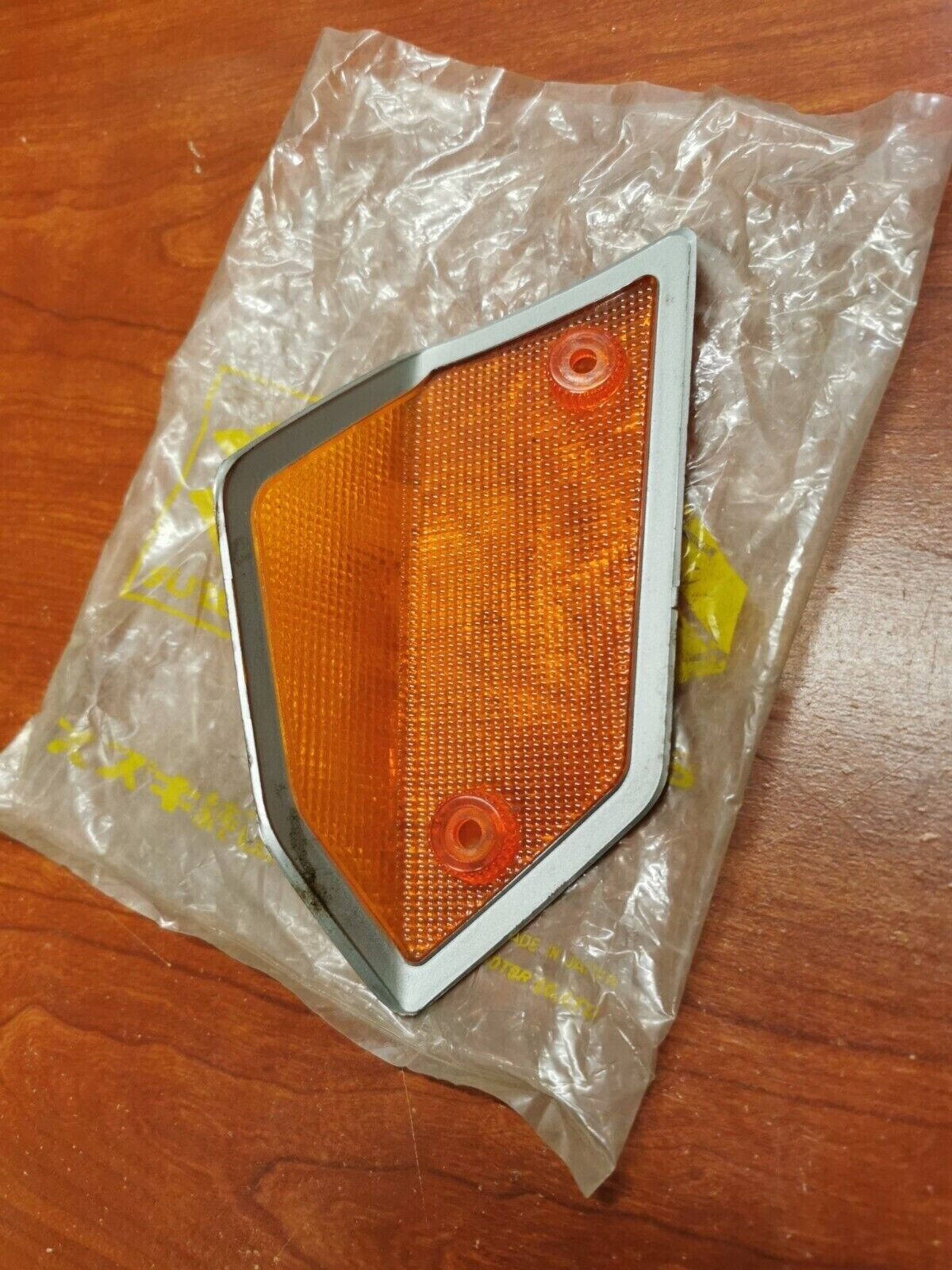 NOS SUZUKI 1986 - 1988 GV1400 LENS RIGHT TURN SIGNAL 35612-24A00 S30
