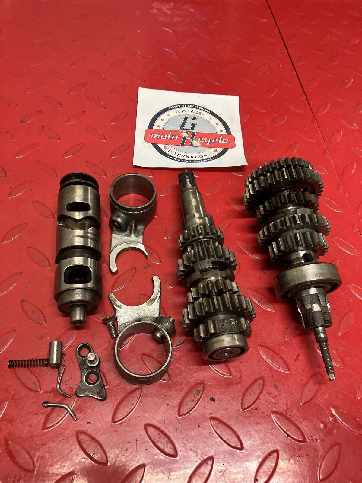 Suzuki TC125 1972 transmission shaft gear gearshift drum cam forks