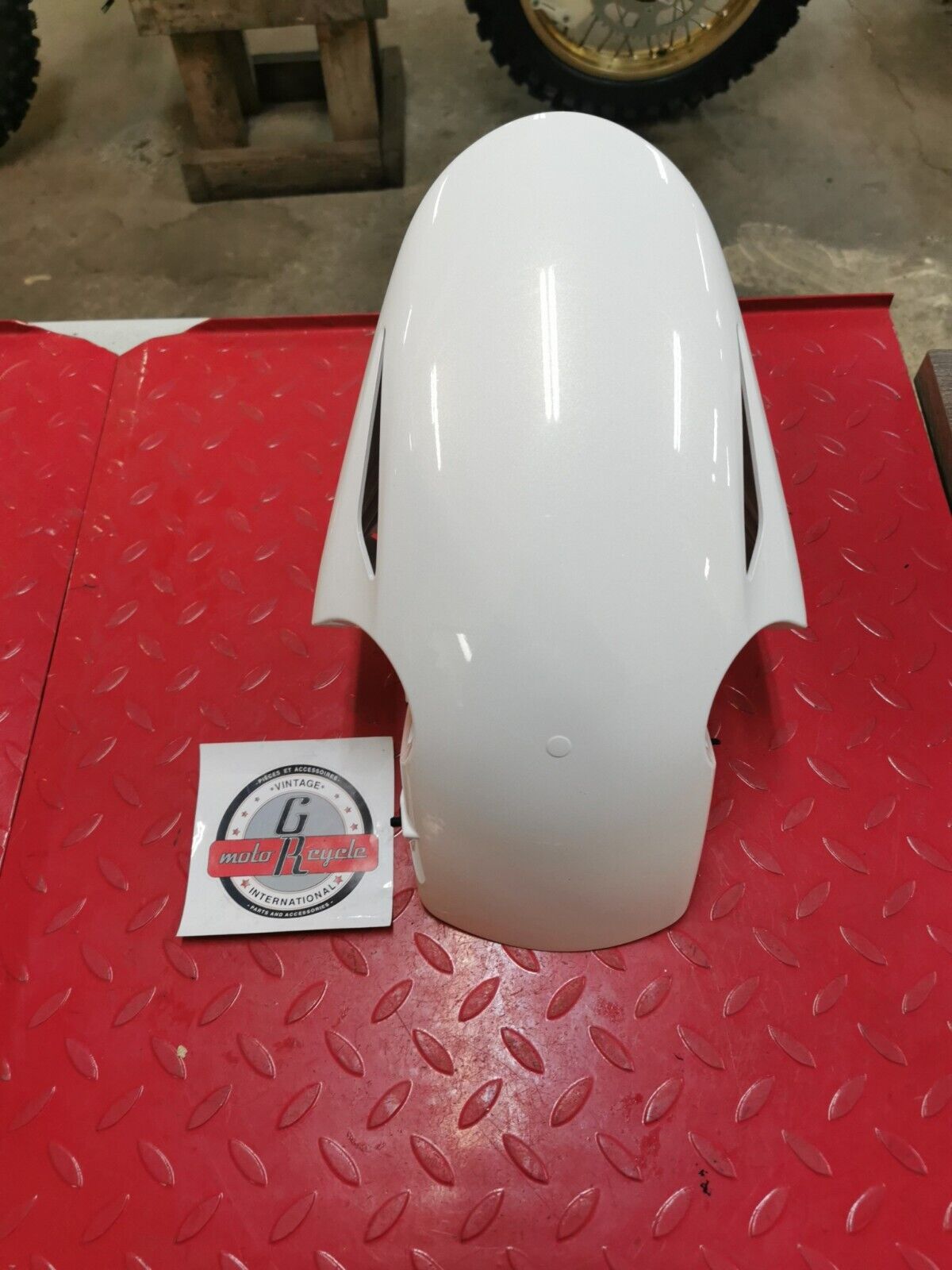 NOS Honda 2009 2012 CBR1000R FRONT FENDER PEARL WHITE 61100-MFL-000ZA HB1