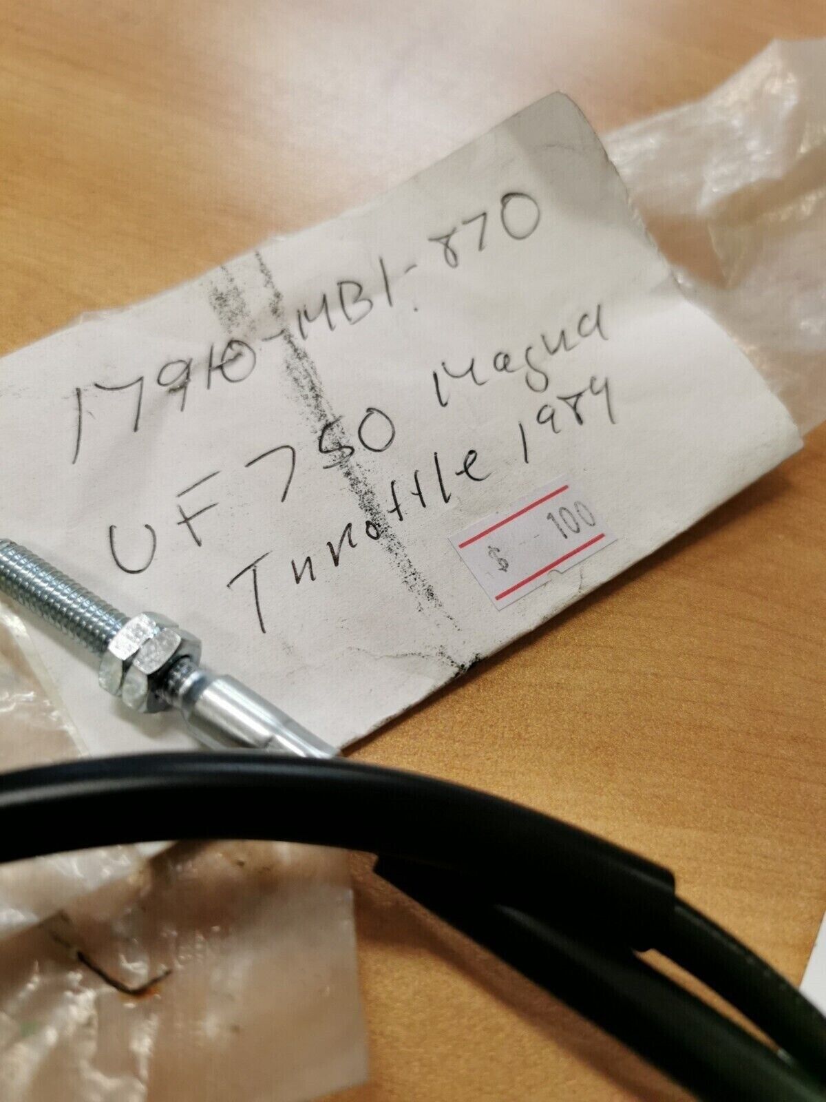 NOS HONDA  VF750 1989 THROTTLE CABLE  17910-MB1-870  H29