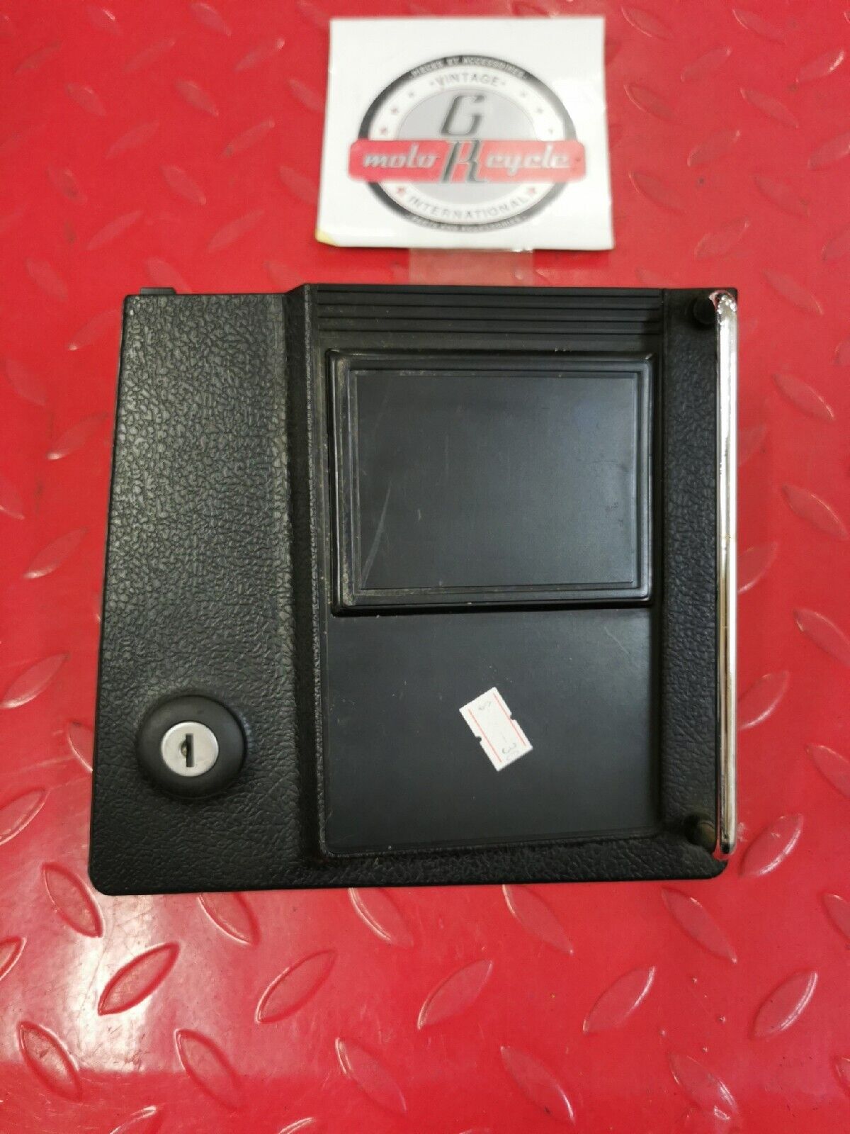 NOS YAMAHA XVZ12DN  PANEL 2    26H-28222-00 Y54