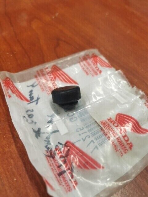 NOS Honda CB1300 ATC200 STOP RUBBER 77215-GC2-000 H103