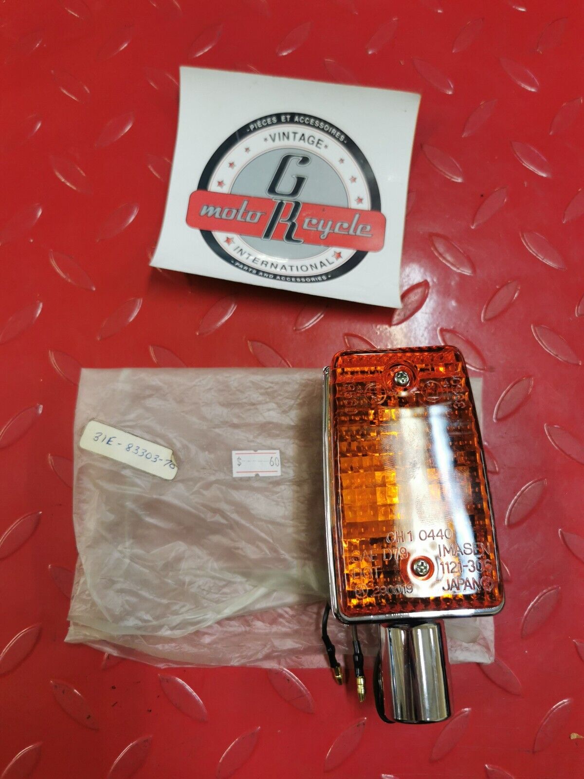 NOS YAMAHA FRONT FLASHER ASSEMBLY 31E-83303-70-00 SUPERCEDED 31E-83301-70-00 Y29