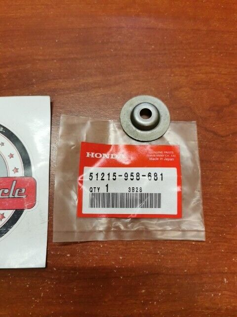 NOS Honda 1982 - 1985 ATC200E STOPPER  SPRING SEAT 51215-958-681 H152
