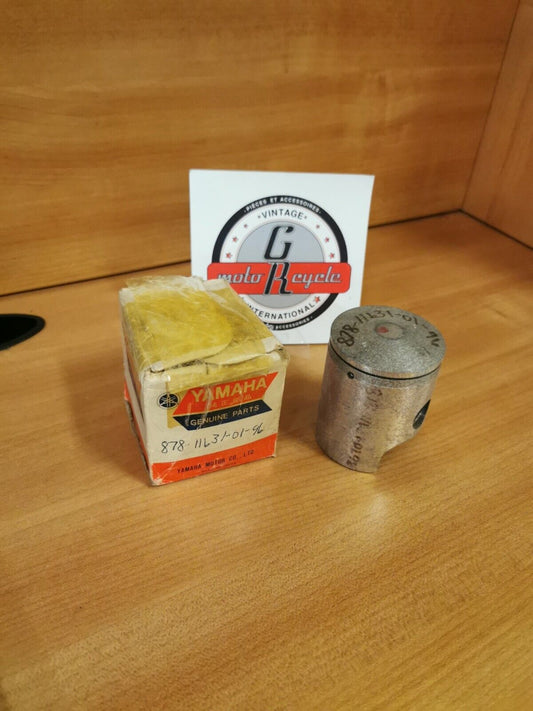 NOS YAMAHA  PISTON STD  878-11631-01-96 Y46