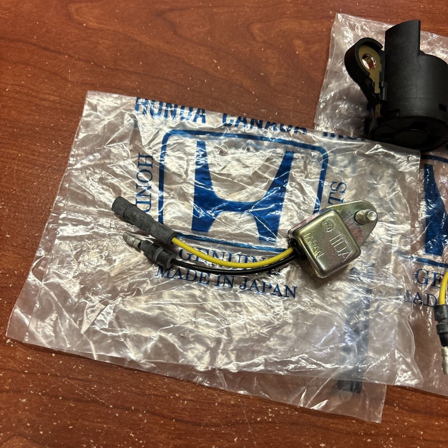 NOS Honda GX240 GX270 GX340 GX390 OIL LEVEL SENSOR 04302-ZE2-010 H153