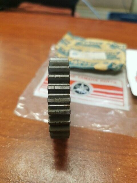 NOS Yamaha XS650 3RD WHEEL GEAR 256-17231-04-00 Y153