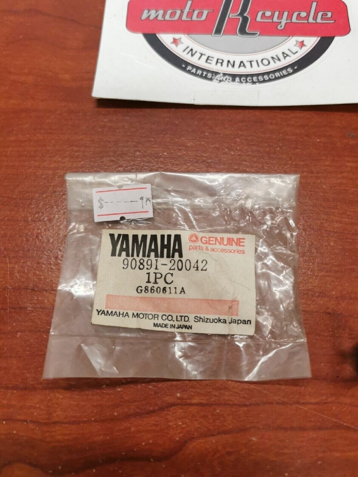 NOS Yamaha FOOTREST WASHER 90891-20042-00 Y70