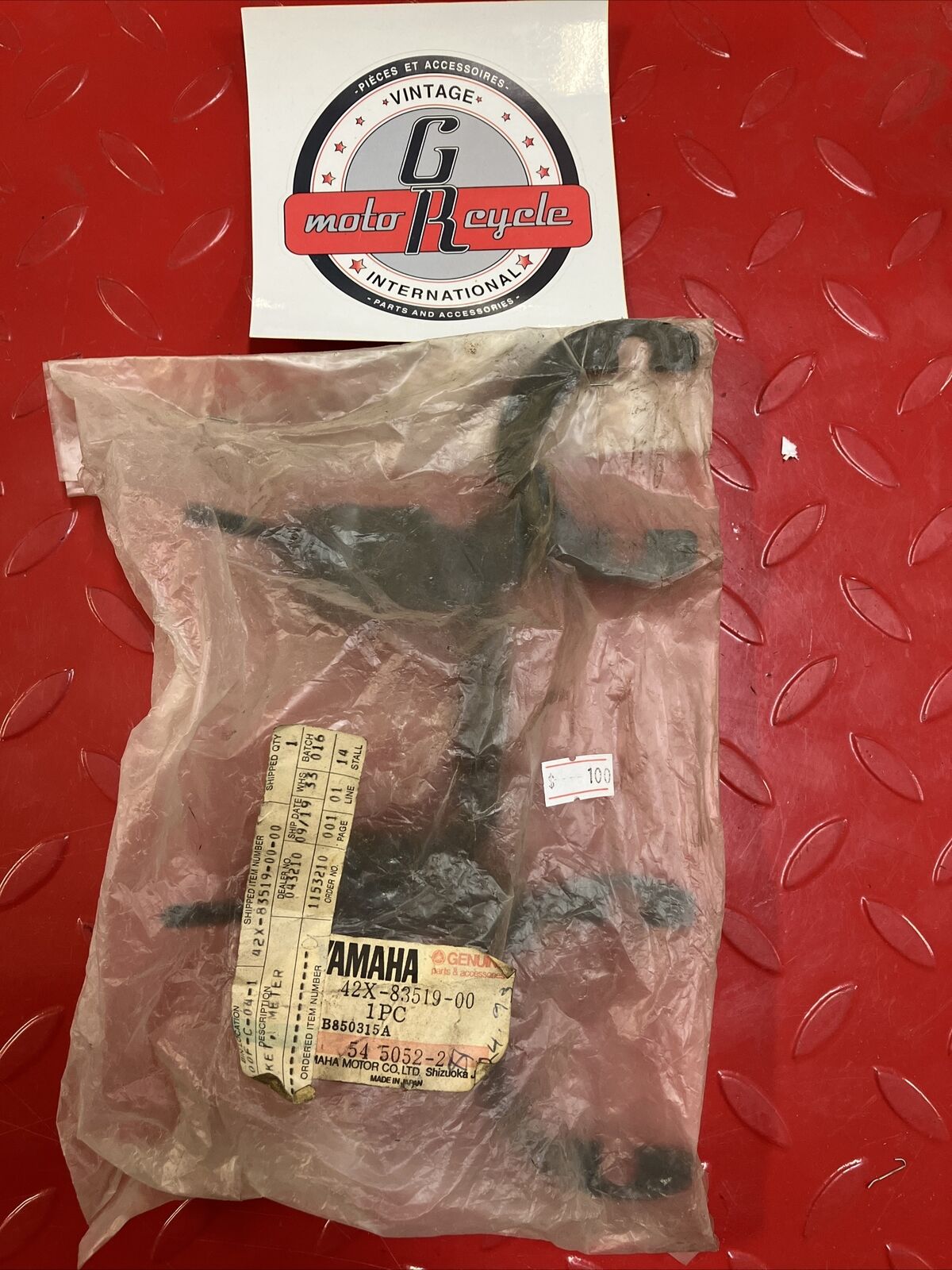 NOS Yamaha XV1100 XV1000 XV700 VIRAGO BRACKET METER 42X-83519-00-00 Y16