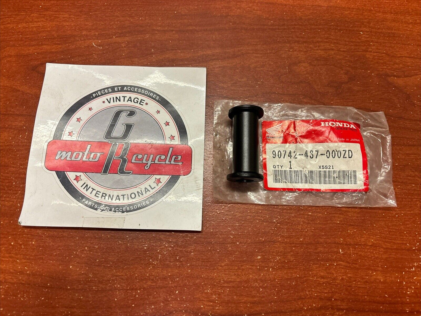 NOS Honda 1983 1984 XR200 LEFT ENGINE DISTANCE COLLAR BLACK 90742-437-000ZD H169