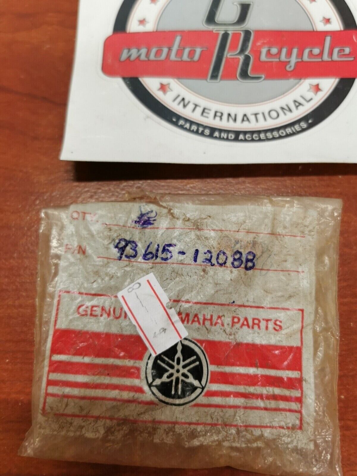 NOS Yamaha TW200 FZR1000 GTS1000 YFM200 YFB250 DOWEL PIN 93615-12088-00 Y99