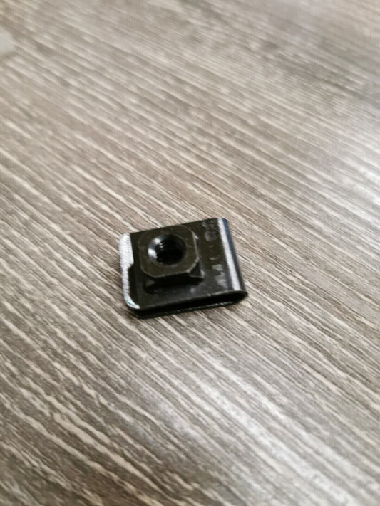 NOS YAMAHA RD350 1985 - 1988 NUT PLATE 47X-21736-00 Y57