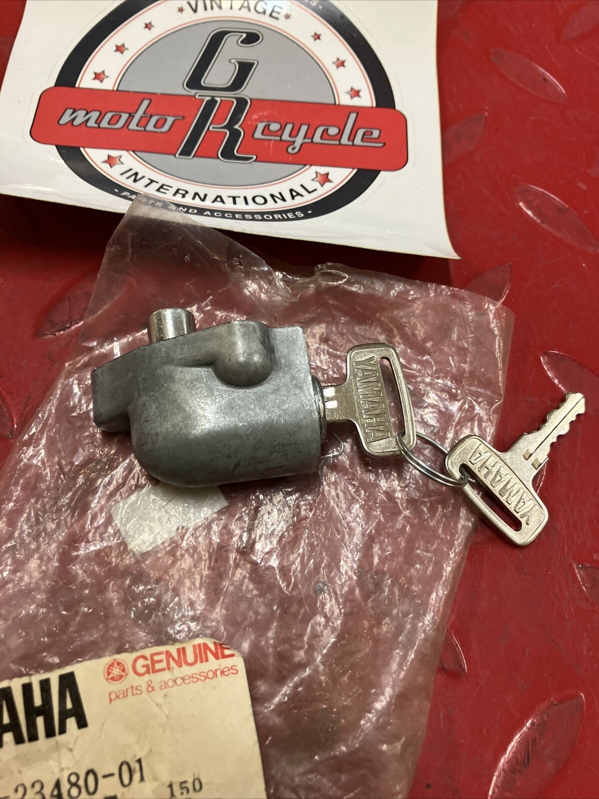 NOS Yamaha STEERING LOCK 439-23480-01 SUPERCEDED 137-23480-00 355-23408-10 Y25