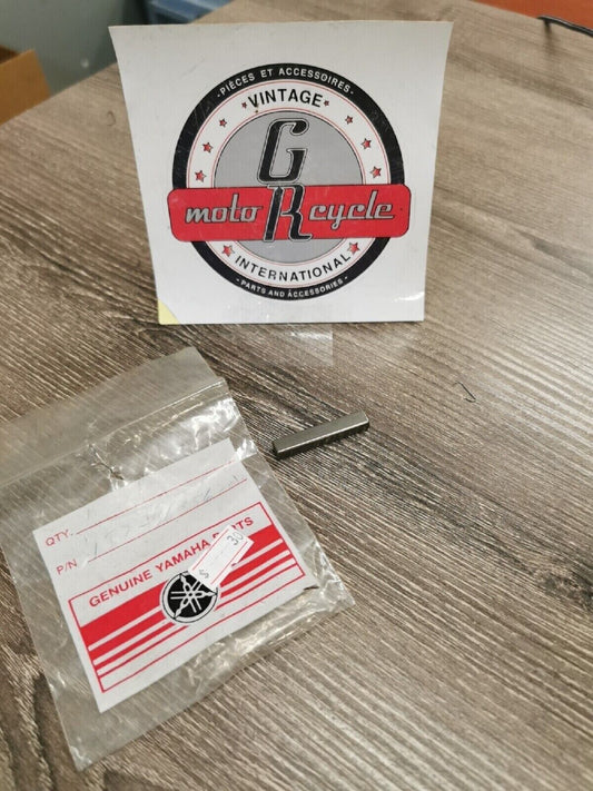 NOS YAMAHA XS750 1977 - 1980  ROD PUSH 1   1J7-16356-01 Y56