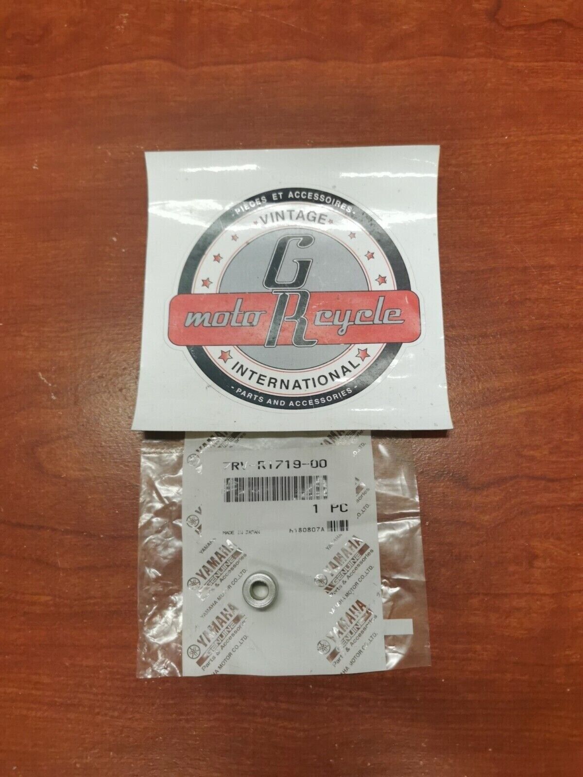NOS Yamaha GUIDE COLLAR 7RV-R1719-00-00 Y81