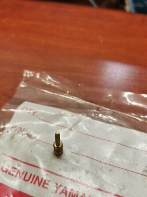 NOS Yamaha AIR ADJUSTING SCREW 152-14123-00-00 SUB 23X-14104-00-00 Y144
