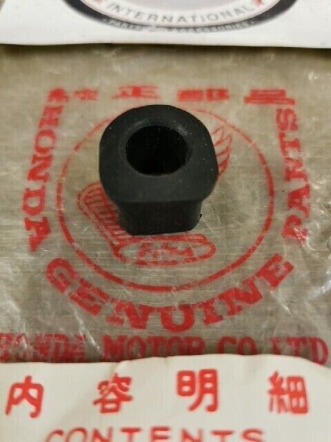 NOS HONDA CB500 1971 1972 RUBBER BATTERY BOX 50331-323-000 H79