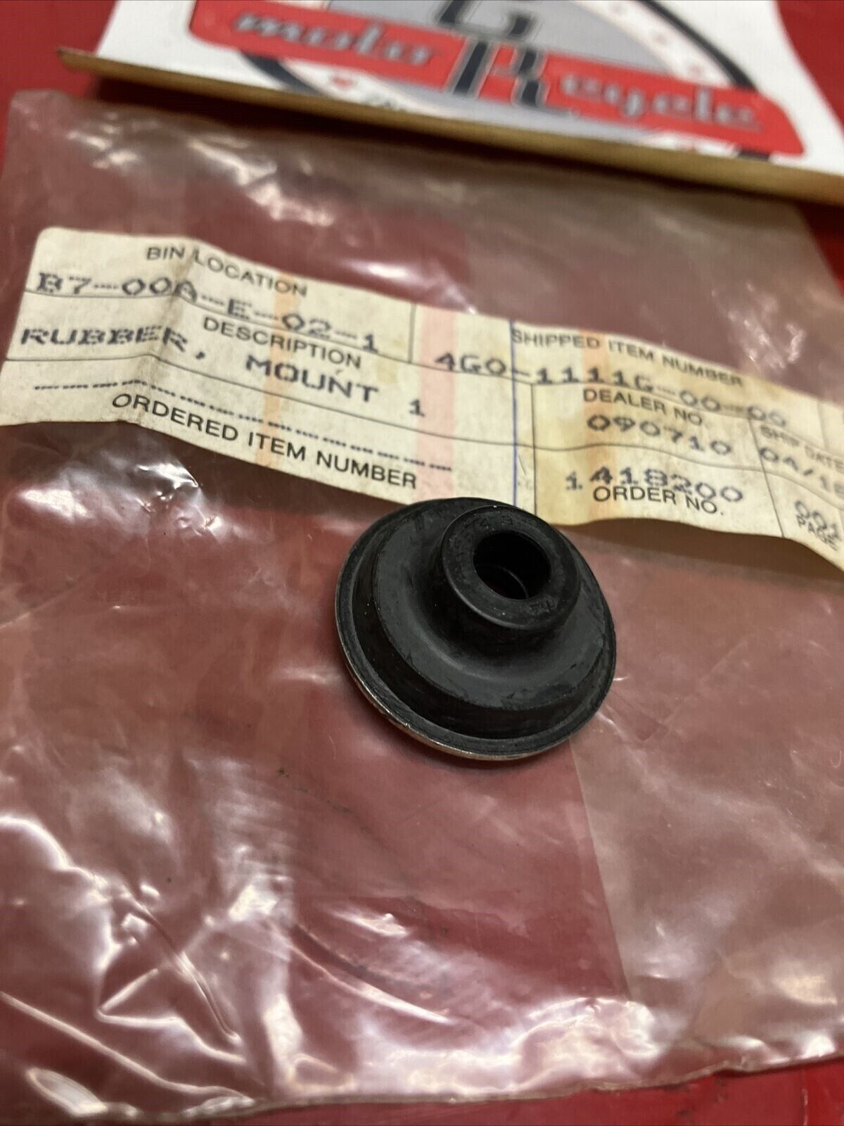 NOS YAMAHA MOUNT RUBBER 4G0-1111G-00-00 Y63