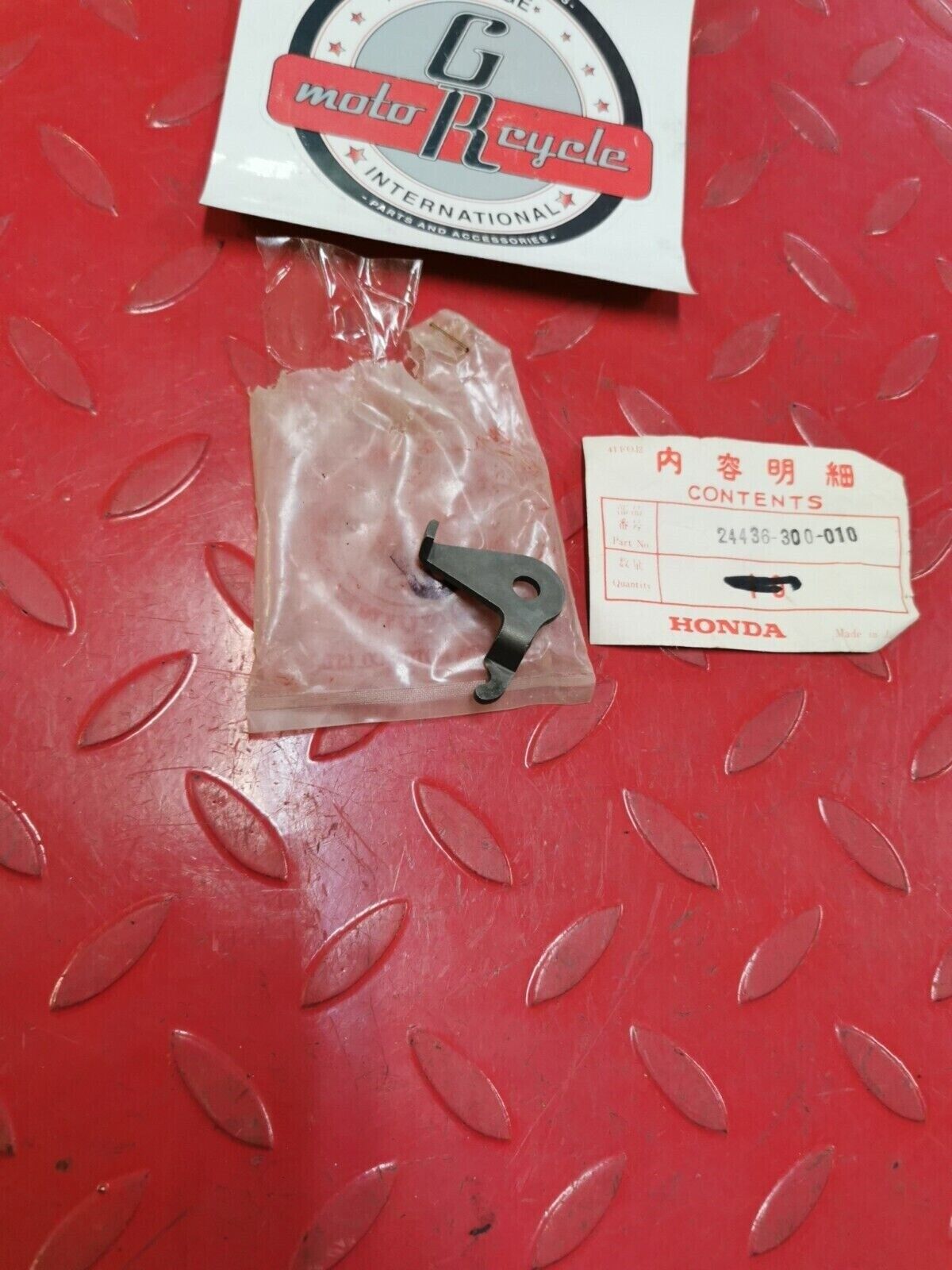 NOS Honda 1976 CB750K PLATE, GEARSHIFT FORK SHAFT STOPPER 24436-300-010 H32