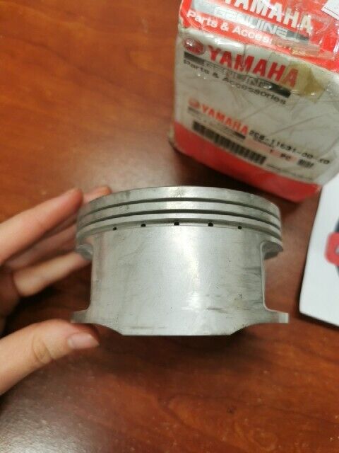 NOS Yamaha YFM660 YXR660 PISTON (STD) 2C6-11631-00-X0 Y103