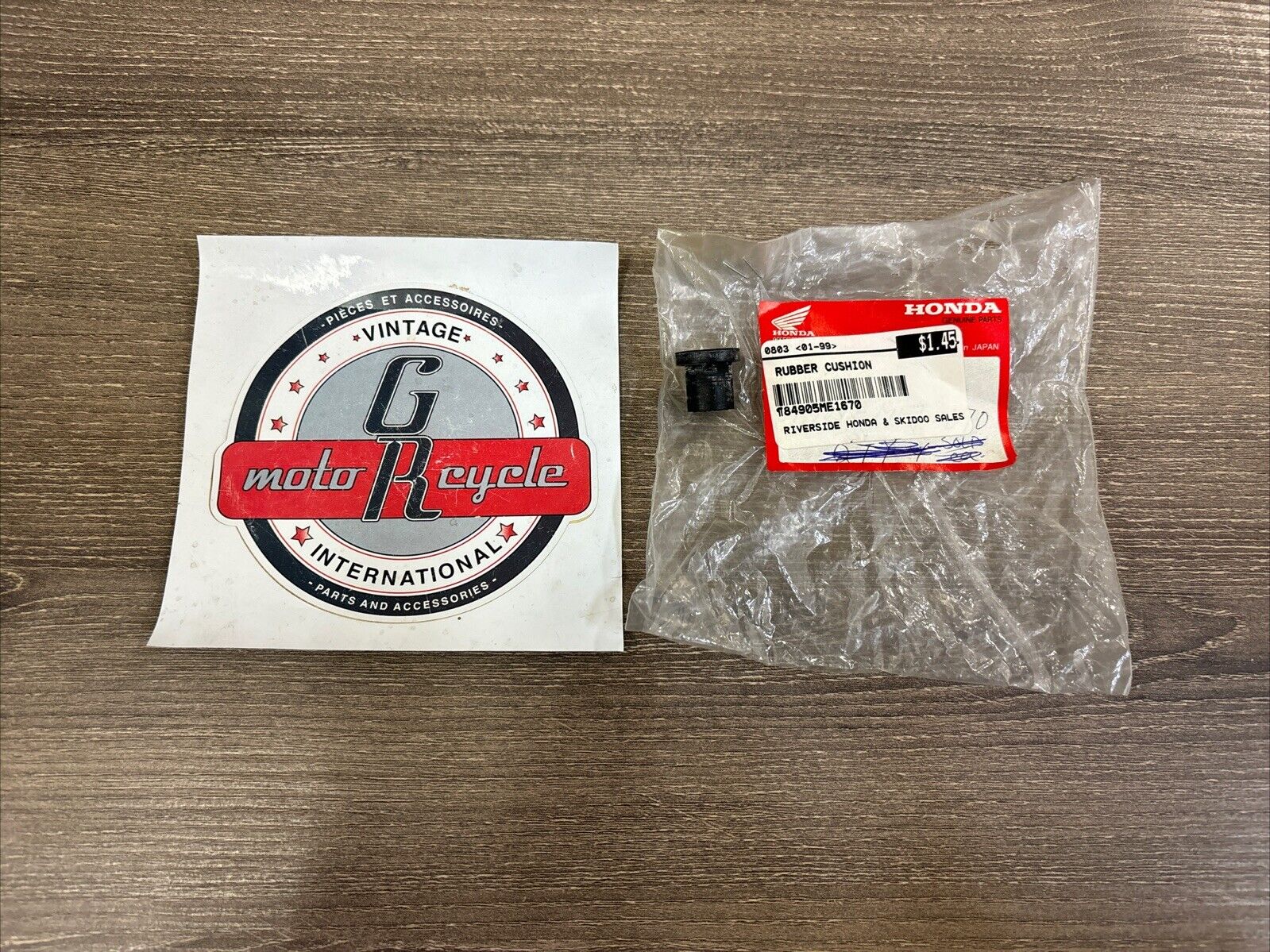 NOS Honda 1982 1983 CB750SC CUSHION RUBBER 84905-ME1-670 H159