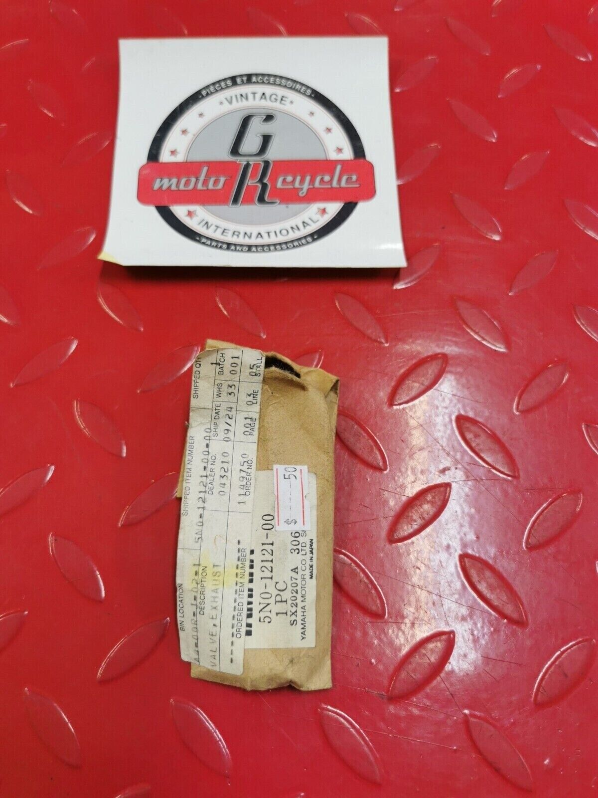 NOS Yamaha XT125 EXHAUST VALVE 5N0-12121-01-00 Y26