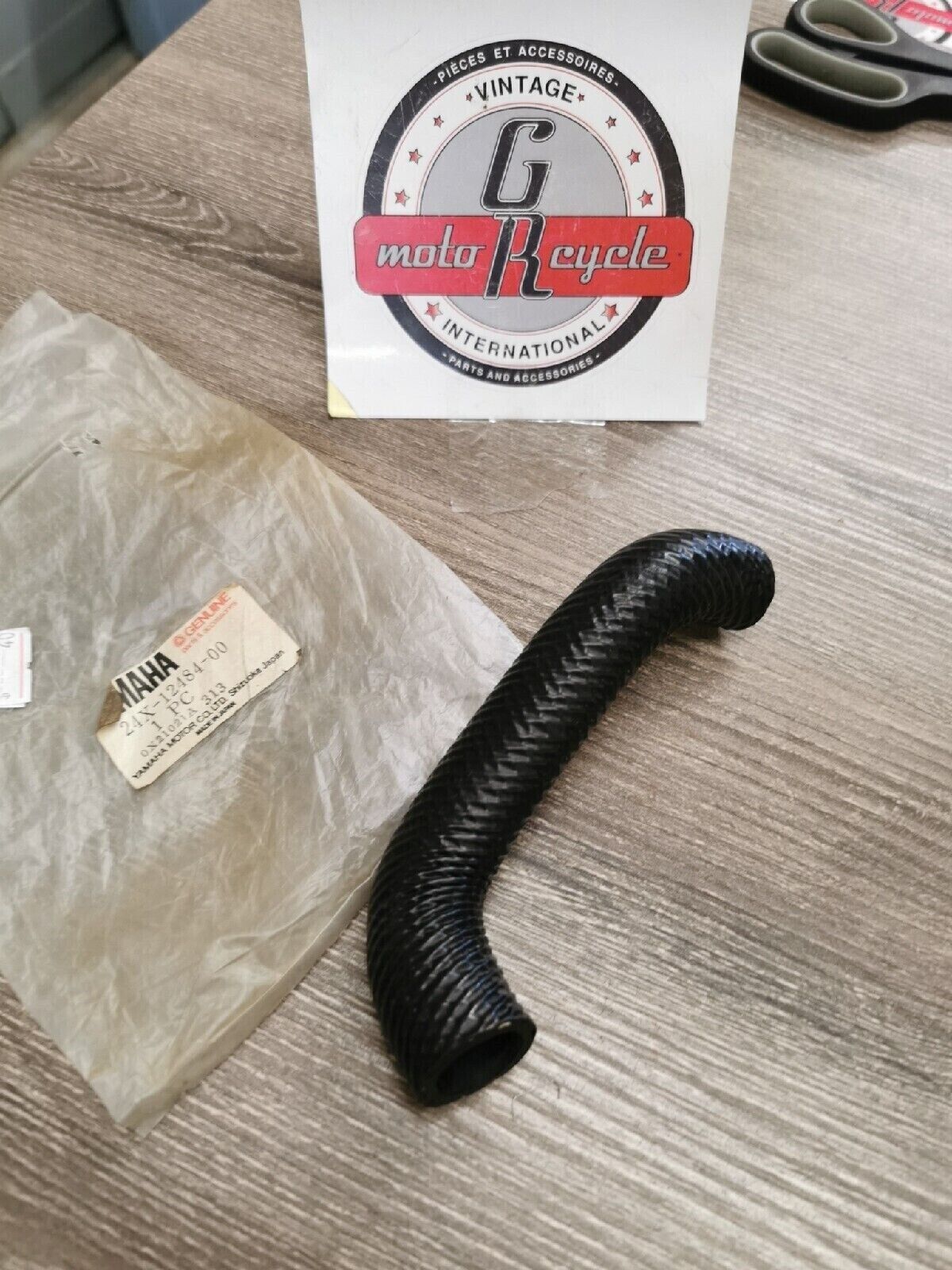 NOS YAMAHA YZ125 1983    RADIATOR HOSE PIPE 4   24x12484-00  Y54