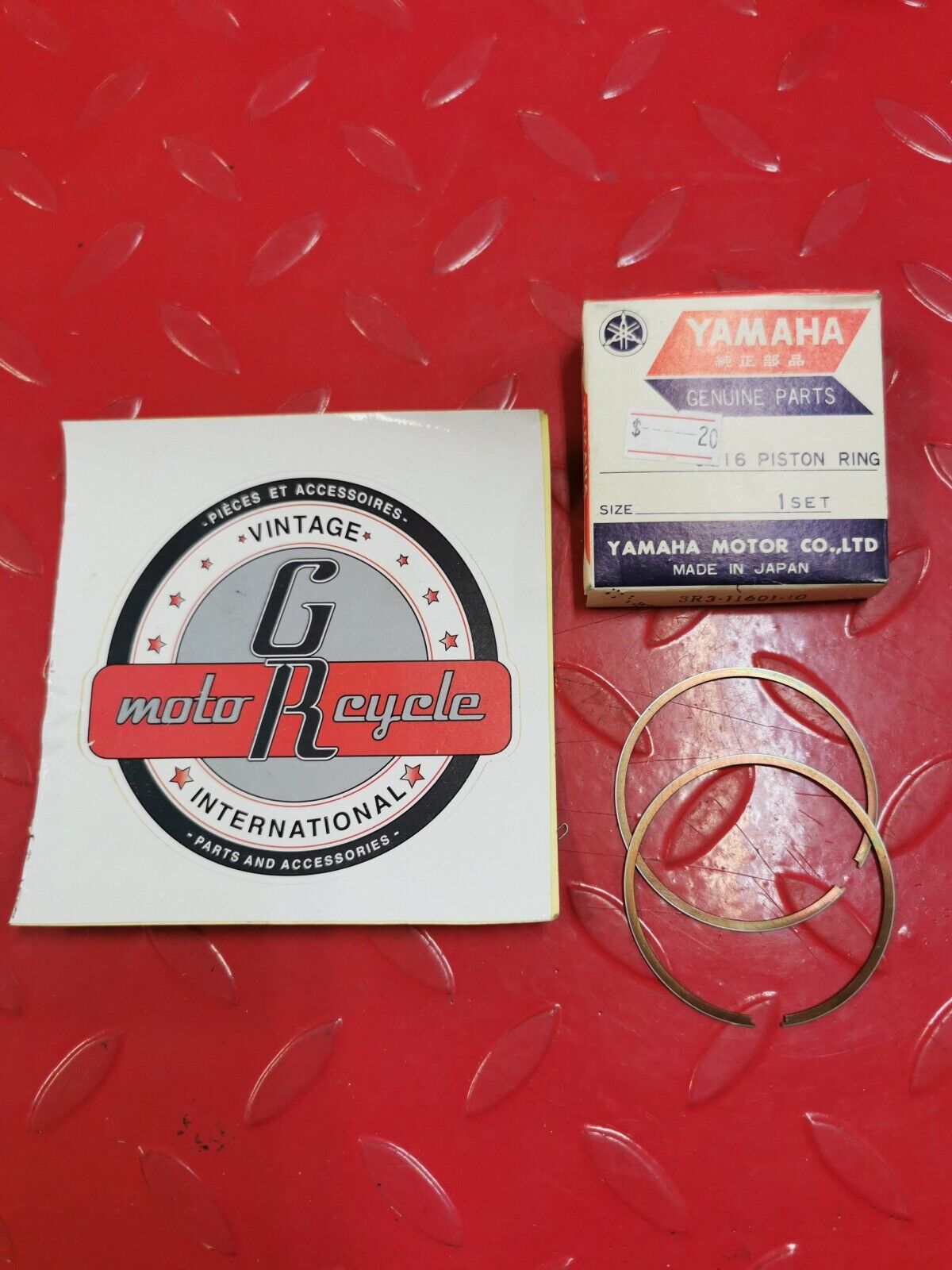 NOS YAMAHA YZ125 1978 - 1980 PISTON RING SET 1ST 3R3-11601-10-00 Y32