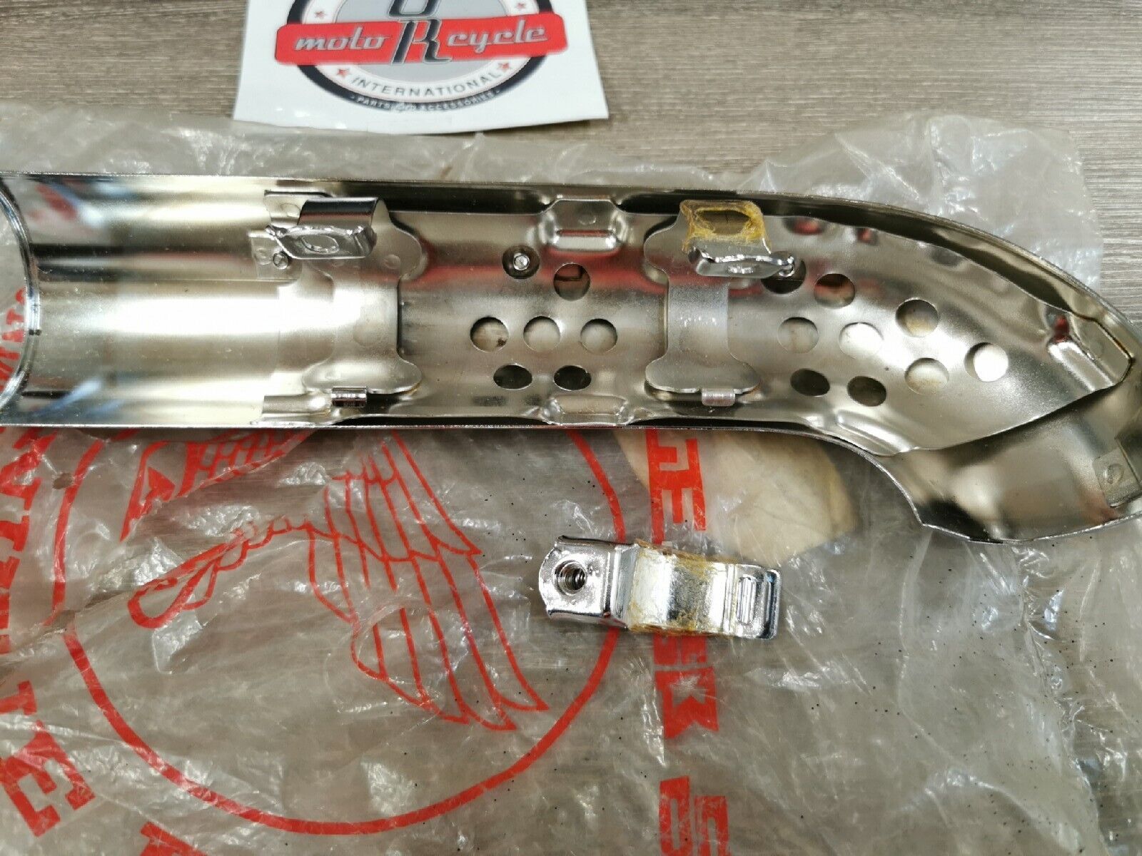 NOS HONDA VT700C VT750C 1983 - 1985 PROTECTOR  L  FR  EX  PIPE 18418-ME9-770 H44