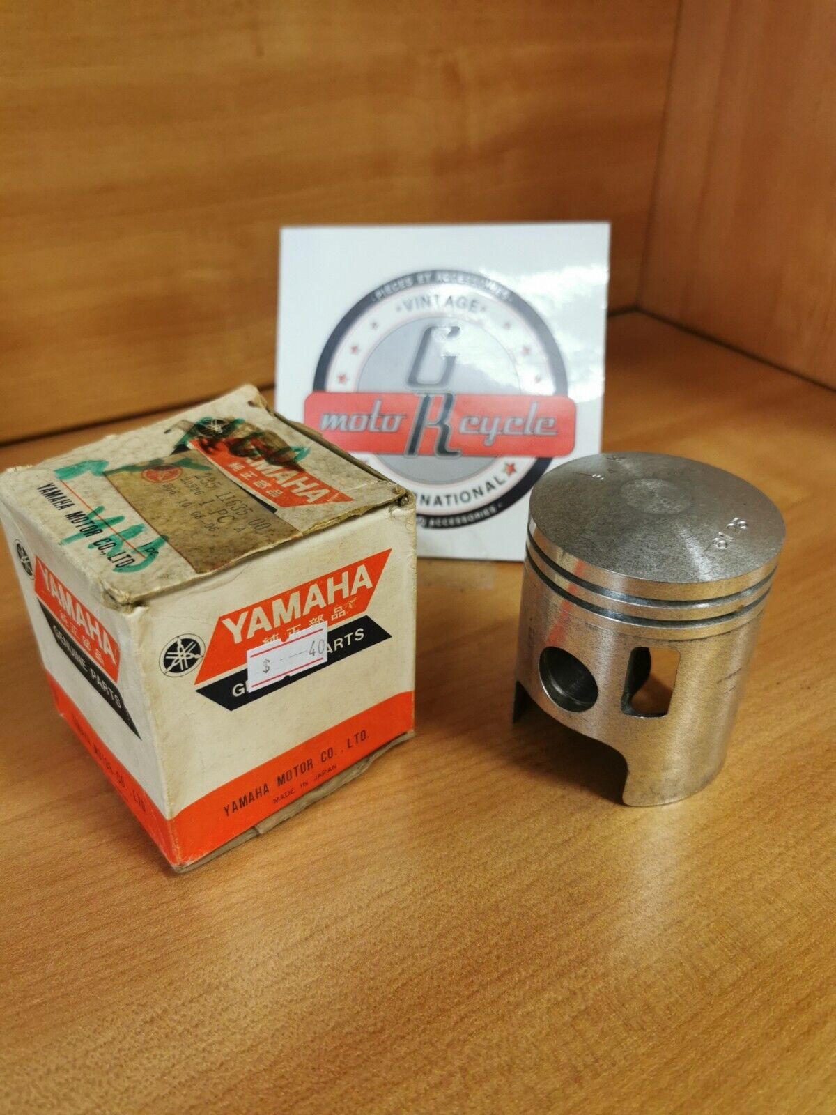NOS YAMAHA R2 R3  1968 1969  PISTON OVERSIZE .25  235-11635-00-00 Y47
