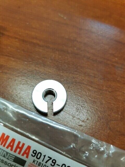 NOS Yamaha IT200 TT600 TY250 WR250 WR400 YZ125 NUT (23X) 90179-08401-00 Y107