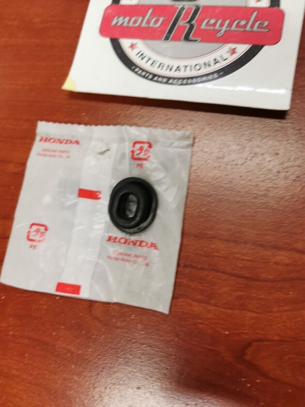 NOS Honda CX650 SXS1000 SXS700 SIDE COVER GROMMET 83551-MA6-000 H32