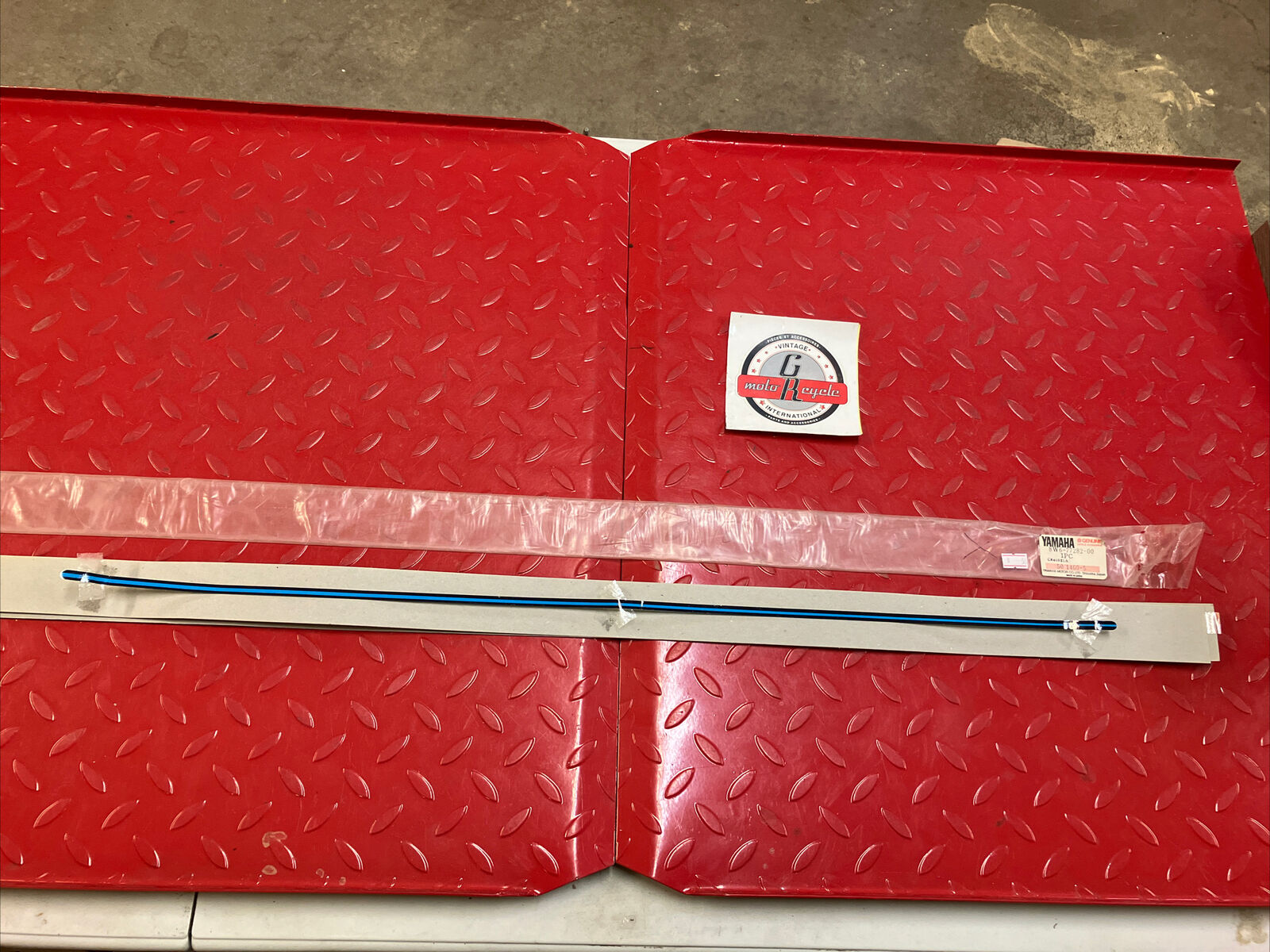 NOS Yamaha ET300 1984 DECAL STRIPE 2 | 2 8W6-77282-00-00 Y36