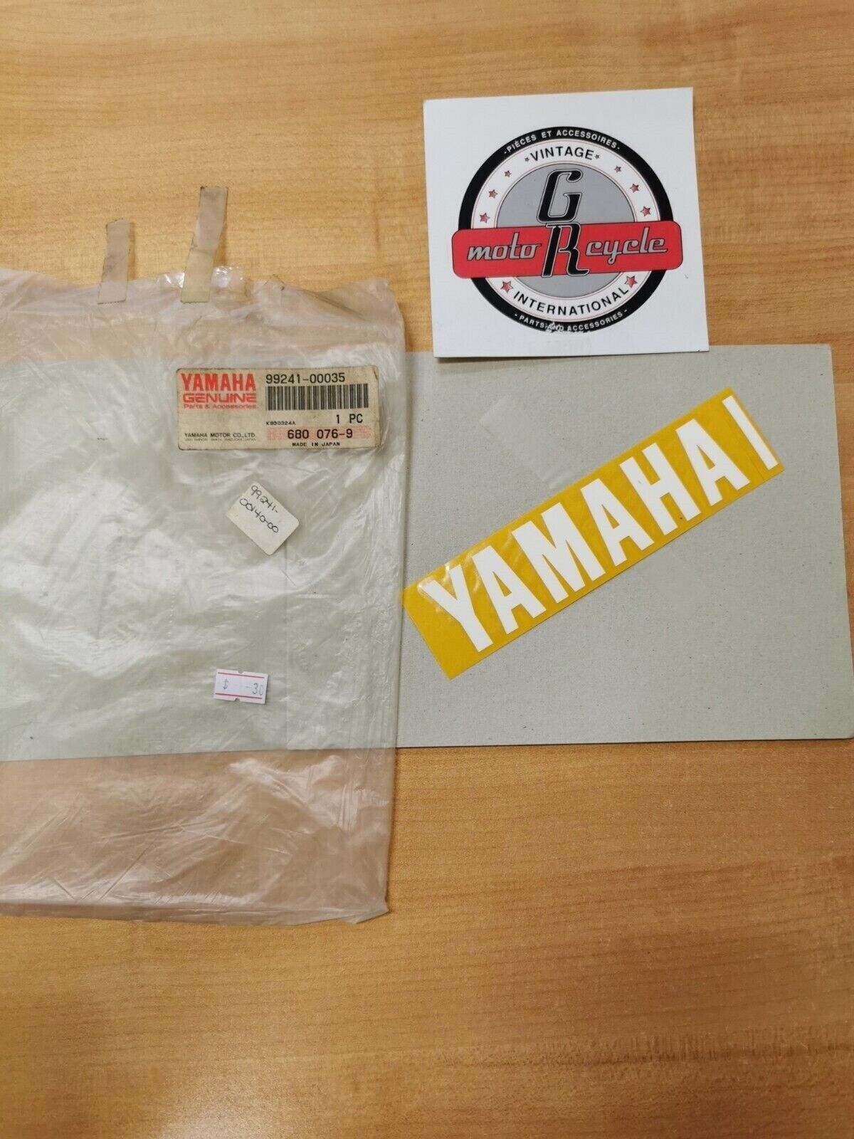 NOS YAMAHA YFM350 1991 - 1993  EMBLEM  99241-00035-00 Y49