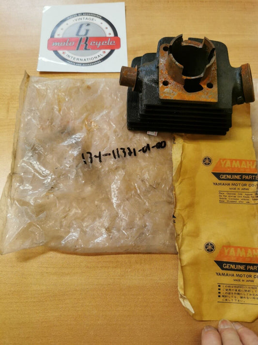 NOS YAMAHA 1966 YL1 - 1967 YL1E  CYLINDER 2  134-11321-01-00 Y38