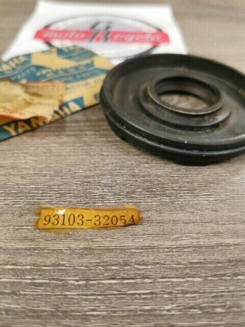 NOS YAMAHA SS396 GP433SR SL396 SL433F GP433B SW433B OIL SEAL 93103-32054-00 Y150