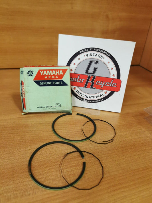 NOS YAMAHA  R5  1970 - 1972  PISTON RING SET STD  278-11610-01-00 Y48