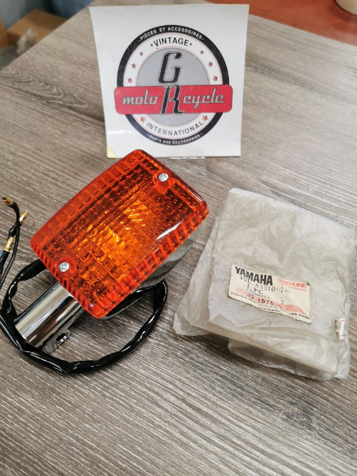 NOS YAMAHA XV920J 1982  FRONT FLASHER ASSEMBLY  10L-83310-70-00  Y54