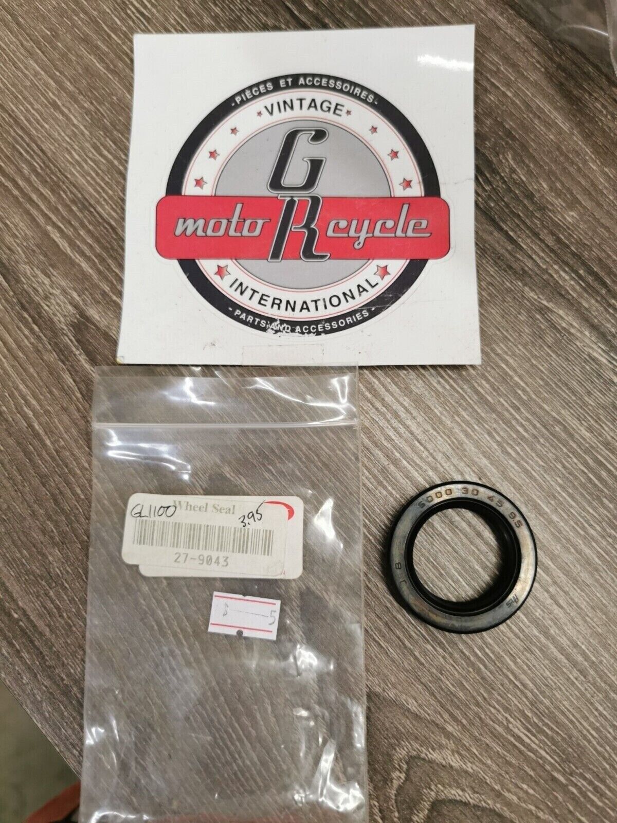 NOS Honda CB900C GL1100 GL1100A  GL1000 GL1000LTD  WHEEL SEAL 27-9043  J26