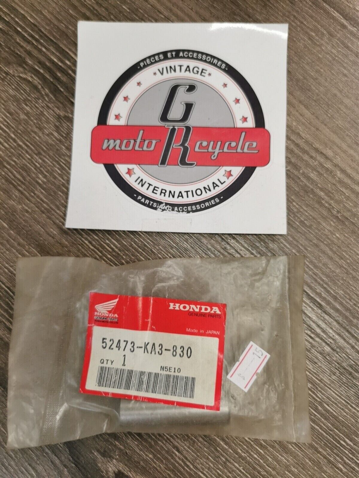 NOS HONDA CR250R  COLLAR CONNECTING ROD PIVOT 52473-KA3-830  H56