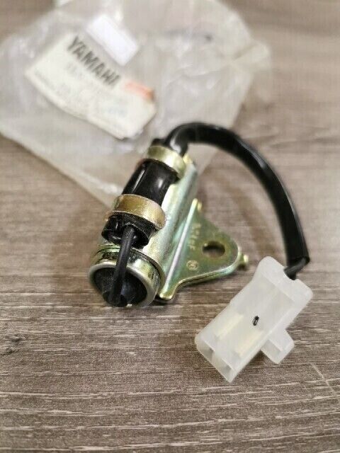 NOS YAMAHA XS250 XS360 XS400  1976 - 1979 CONDENSER 1L9-81625-50-00  Y104