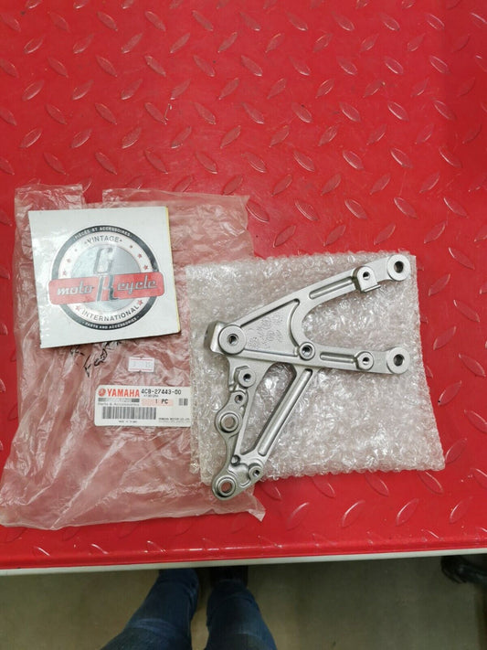 NOS YAMAHA 2007 - 2008 YZFR1 FOOTREST BRACKET 4C8-27443-00-00 Y41