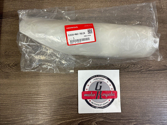 NOS Honda CR125R CR250R CR500R RIGHT FRONT FORK GUARD 51620-MAC-781ZA H116