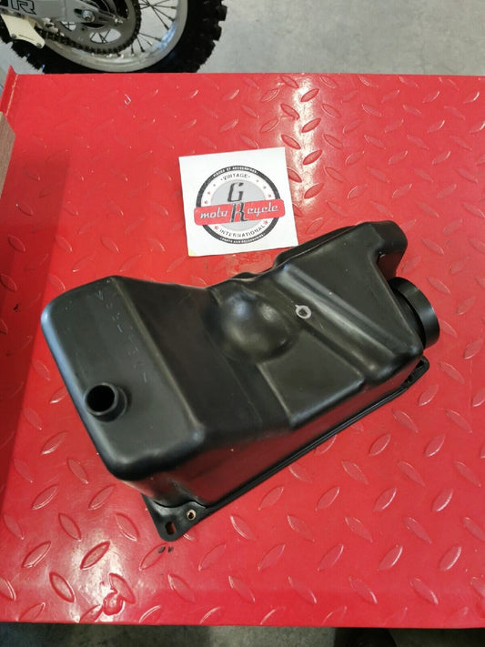 NOS YAMAHA YFM350   CASE AIR CLEANER  Superseded by 1UY-14411-02-00  Y53