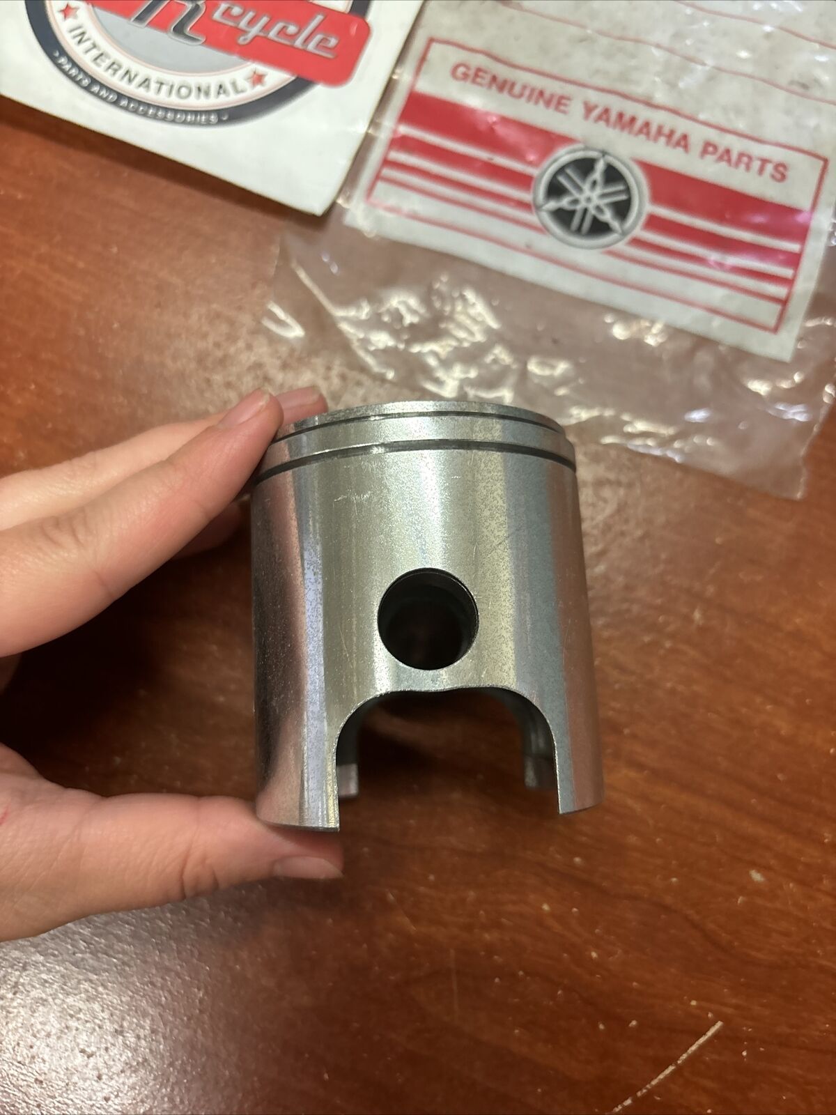 NOS Yamaha 1970 - 1972 R5 PISTON STD 0.96 278-11631-09-96 Y176