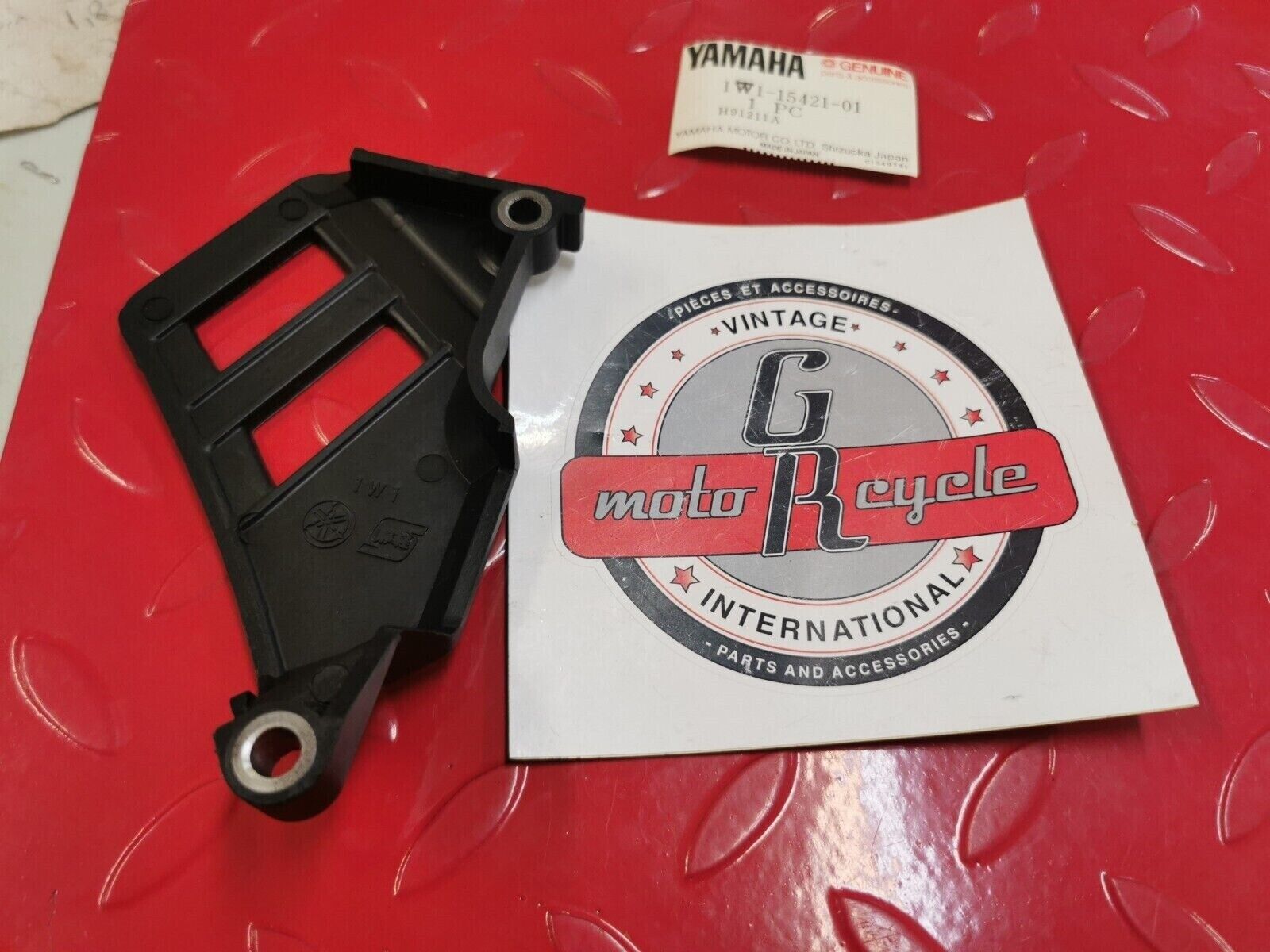 NOS Yamaha  IT175 MX175 YZ100 YZ125 COVER CRANKCASE R 1W1-15421-01-00 Y12