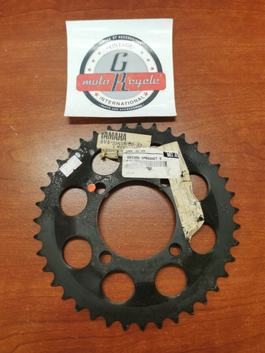NOS Yamaha REAR DRIVE SPROCKET 39T 5V6-25439-20-33 SUB. 5V6-25439-20-00 Y90