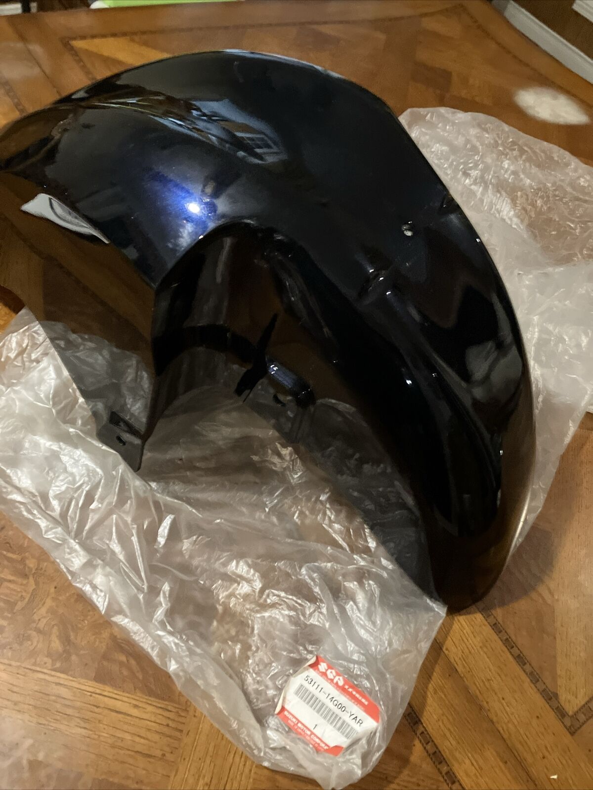 NOS Suzuki BURGMAN 400 AN400 2004 FRONT FENDER 53111-14G00-YAR S34