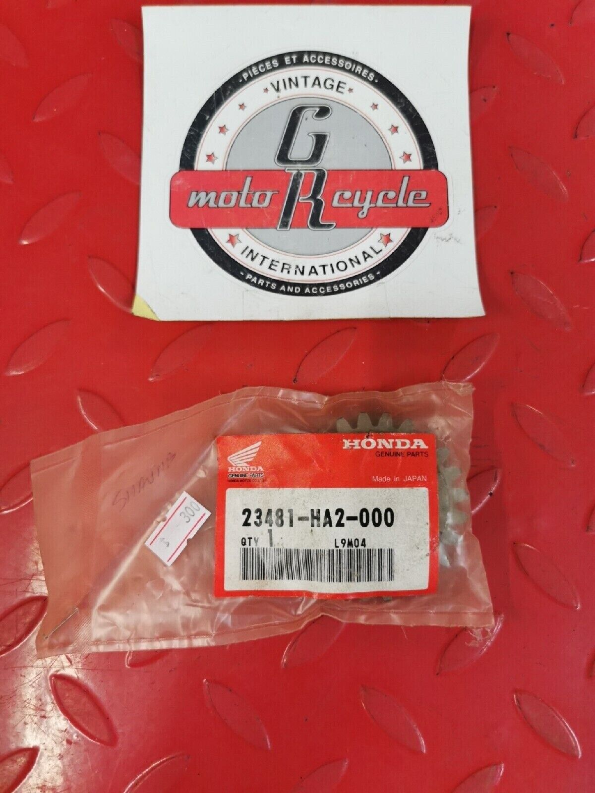 NOS HONDA  ATC250R 1985 1986 GEAR MAINSHAFT FIFTH  24T 23481-HA2-000 H39