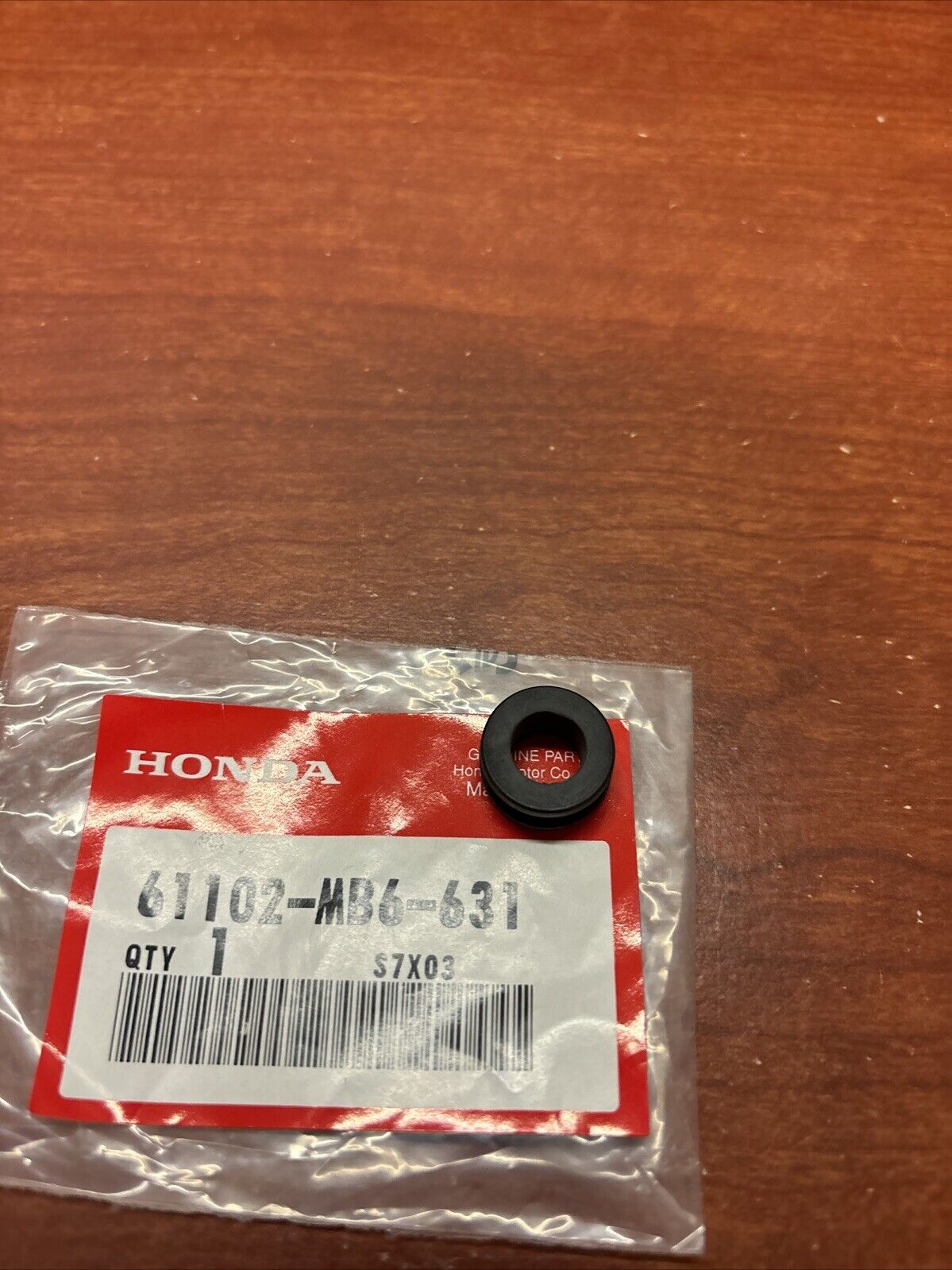 NOS Honda NSA700A VT750C XR230 FENDER MOUNTING RUBBER 61102-MB6-631 H172
